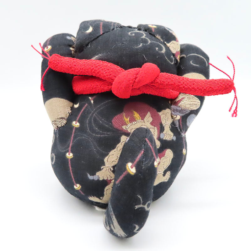 萩工房 わるねこ 勾玉持ち(両手上げ) 風神雷神柄 座布団付き