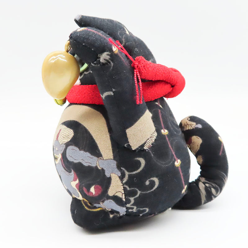 萩工房 わるねこ 勾玉持ち(両手上げ) 風神雷神柄 座布団付き