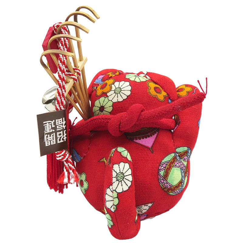 萩工房 わるねこ 熊手・鈴持ち 赤地に花柄 座布団付き