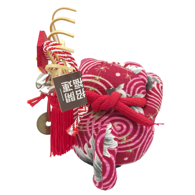 萩工房 わるねこ 熊手・鈴持ち 赤地に黒出目金柄 座布団付き