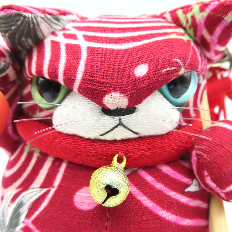萩工房 わるねこ 熊手・鈴持ち 赤地に黒出目金柄 座布団付き