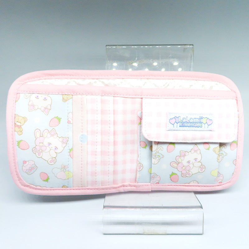 二つ折り財布【ねこ×メルヘン柄】