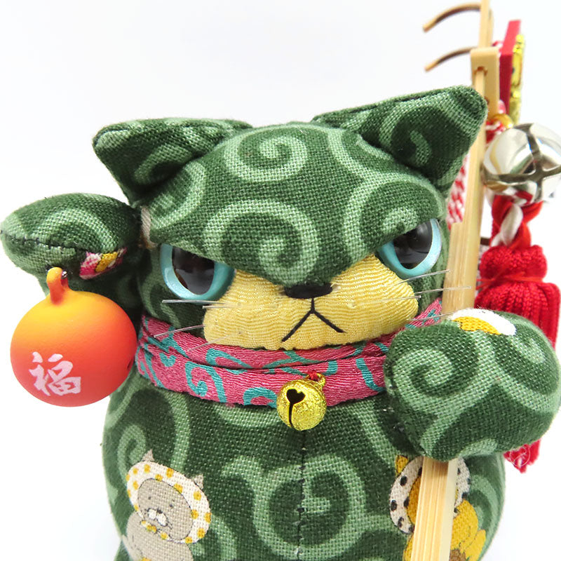 萩工房　わるねこ　熊手・鈴持ち（右手上げ）　唐草柄　座布団付き