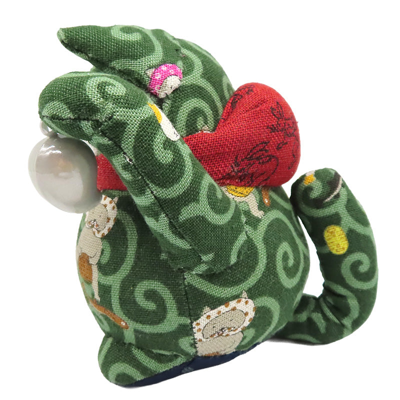 萩工房　わるねこ　勾玉持ち（両手上げ）　唐草＆どじょうすくい　座布団付き