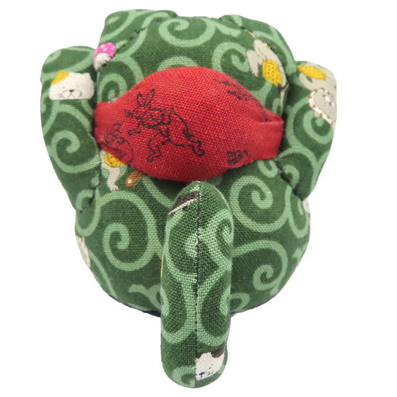 萩工房　わるねこ　勾玉持ち（両手上げ）　唐草＆どじょうすくい　座布団付き