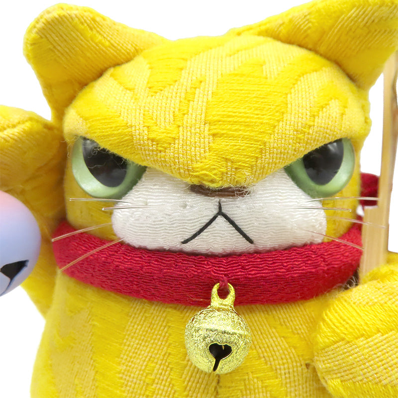 萩工房　わるねこ　熊手・鈴持ち 黄色　座布団付き
